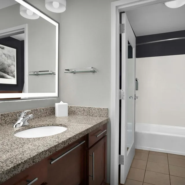 استوديو بسرير كينج بإطلالة على المرفأ مع أريكة، RESIDENCE INN BY MARRIOTT PORTLAND DOWNTOWN WATERFRONT 6/8
