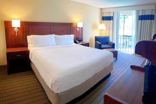 غرفة ديلوكس بسرير مزدوج، Four Points by Sheraton San Rafael Marin County 2/8