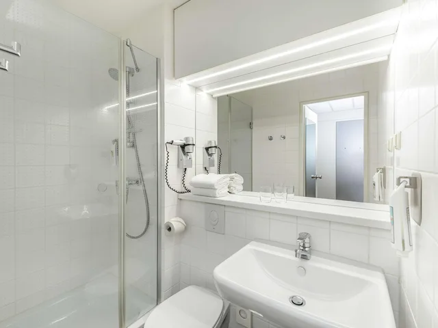 غرفة قياسية بسريرين منفصلين، Ibis Hamburg Alster Centrum 3/3