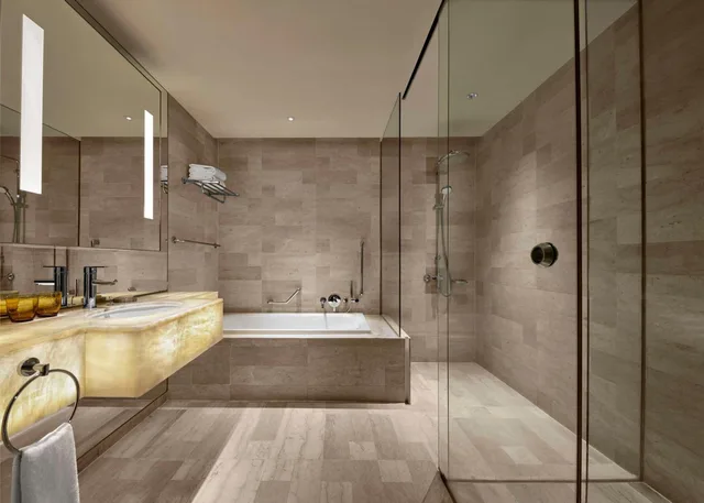 Renovated, Suite, King Bed, City View، Traders Hotel Kuala Lumpur 7/7