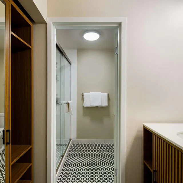غرفة بسرير كينج مع أريكة، Sonesta Select Philadelphia Airport 9/9