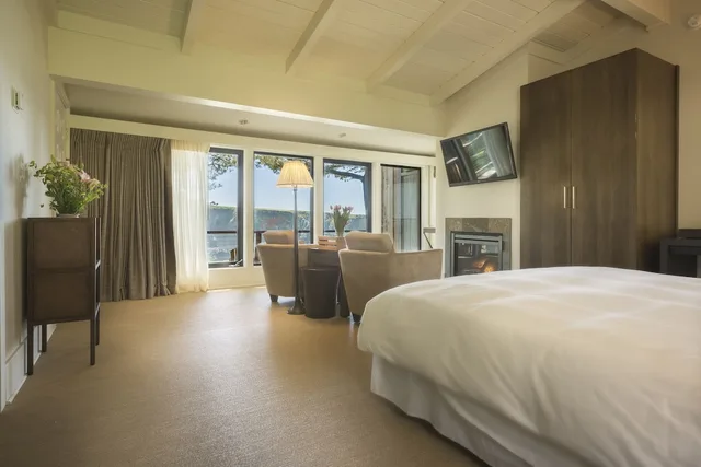 غرفة بسرير كينج بإطلالة على البحر بحوض استحمام، The Heritage House Resort 3/6