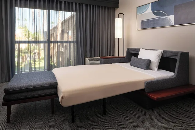 Room, King Bed, Pool Side, Sofa, Accessible، Courtyard Los Angeles Hacienda Heights Orange County 1/3
