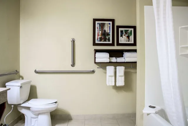 غرفة بسريرين كوين لذوي الإعاقة، Country Inn Suites By Radisson Richmond West At I 64 Va 4/4