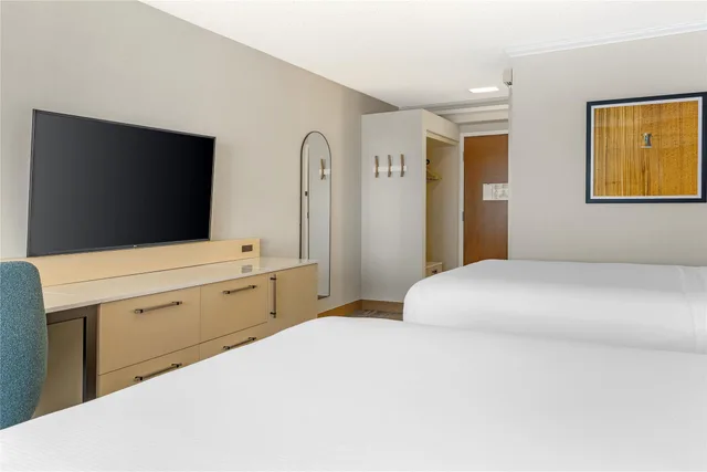 Room, 2 Queen Beds, Skyline View, High Floor، DoubleTree by Hilton Hotel Spokane City Center 2/5