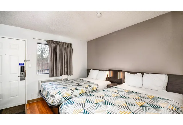 غرفة رباعية بسريرين مزدوجين للمدخنين، Motel6 Wethersfield, CT - Hartford 1/4
