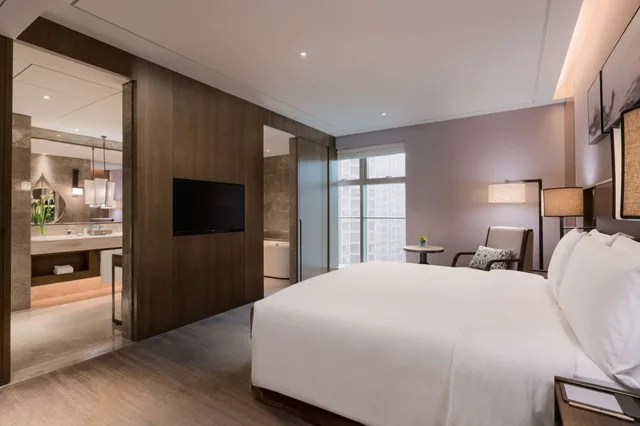 Governor, Royal, Suite, King Bed، Doubletree By Hilton Hotel Shiyan 1/5