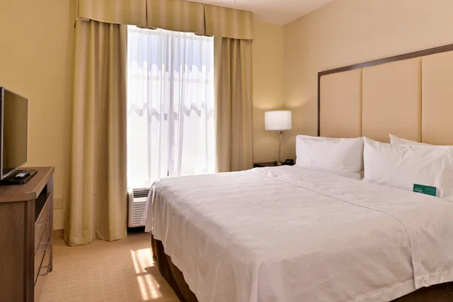 جناح بسرير كينج بغرفة نوم واحدة، Homewood Suites by Hilton Houma LA 2/7
