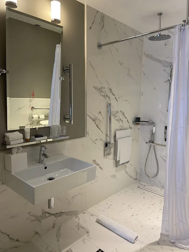 جناح غراند جونيور بسرير كينج لذوي الإعاقة، Virgin Hotels London-Shoreditch 3/4