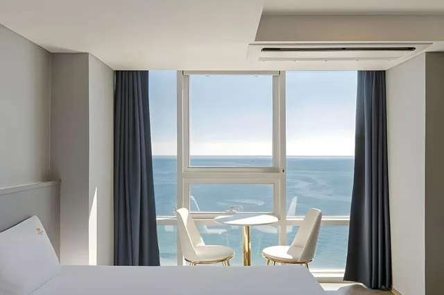 Deluxe, Queen Bed, Pool Access، Suncloud Hotel 1/1