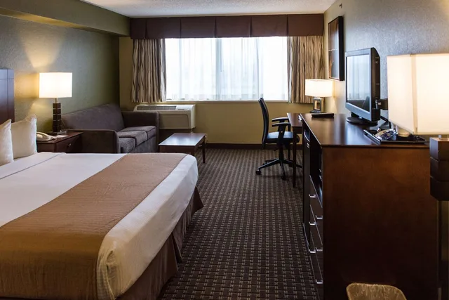 غرفة بسرير كينج بحوض استحمام لذوي الإعاقة، Best Western Executive Inn Kenosha/Pleasant Prairie 2/3