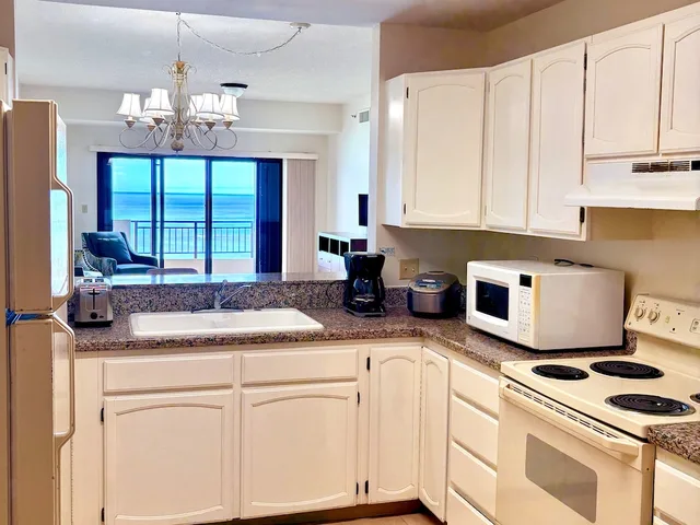 2 Bedrooms, Suite, Queen and Twin Beds, Mountain View, 2 Bathrooms، Aquarius Beach Tower 5/6