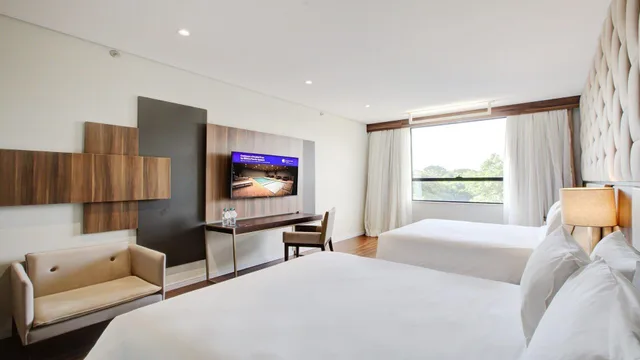 غرفة ديلوكس بسرير مزدوج أو سريرين منفصلين بإطلالة على المسبح بغرفة نوم واحدة، DoubleTree by Hilton Foz do Iguacu 3/10