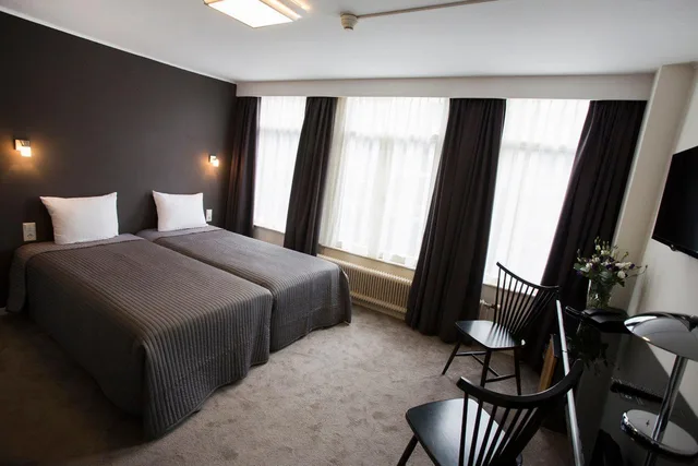 غرفة قياسية بسرير مزدوج بحمام مشترك، QUENTIN GOLDEN BEAR HOTEL 1/1