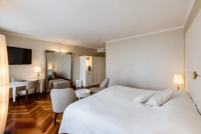 غرفة سوبيريور بسرير كينج بإطلالة على النهر، Hotel des Balances 1/7
