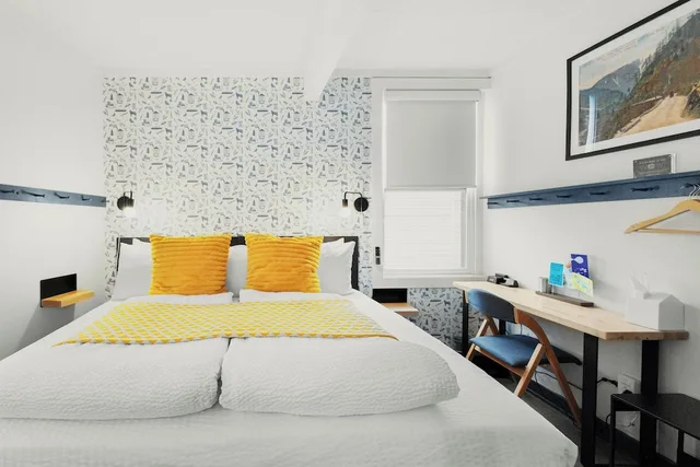 غرفة سوبيريور بسرير كينج وفرشتي فوتون، Silverbow Inn 3/5