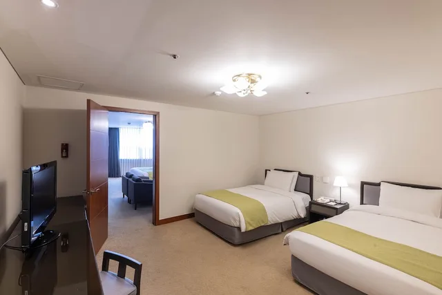 غرفة رباعية بسرير كينج وسريرين منفصلين، President Hotel Seoul 2/10