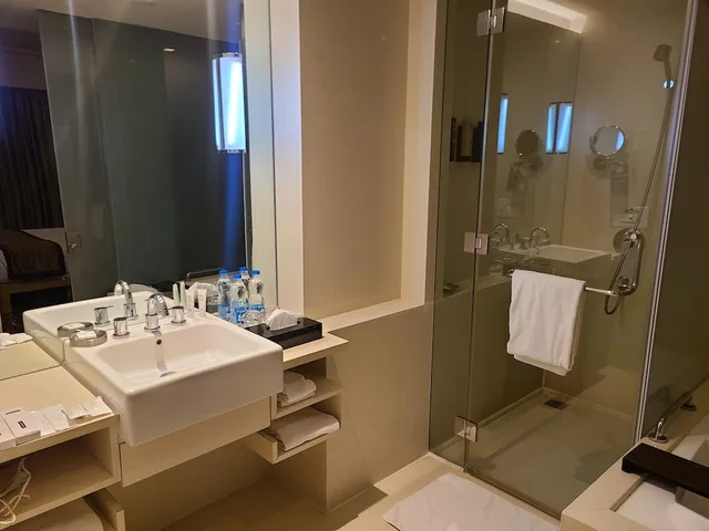غرفة سوبيريور بسريرين منفصلين بإطلالة على المسبح، NOVOTEL HYDERABAD AIRPORT 6/7