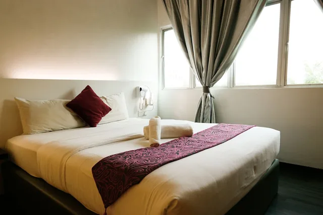 غرفة قياسية بسرير كوين، Swing & Pillows at Golden Roof Hotel Ampang, Ipoh 3/10