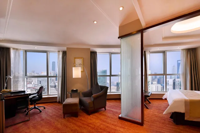 غرفة ديلوكس بسرير كوين، Central Hotel Shanghai 1/1