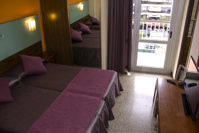 غرفة قياسية ثلاثية، Papi Hotel 1/2