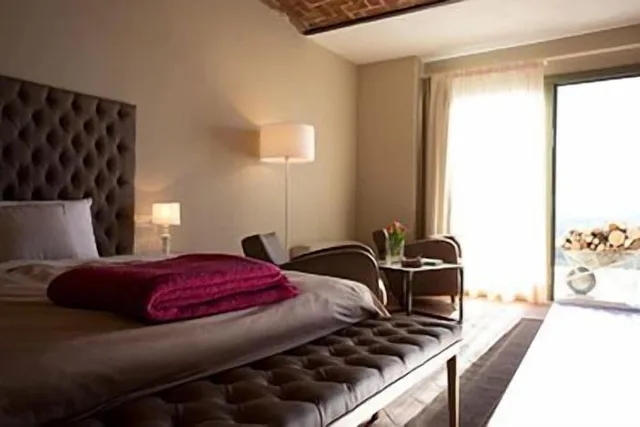Junior Suite, Queen Bed, Vineyard View، Cascina Marcantonio 2/3