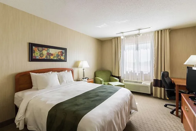 غرفة بسرير كوين، Quality Inn Marshall near University 1/2