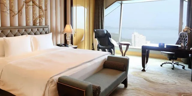 Grand, Deluxe, Double Bed, Lake View, Wanda Reign Wuhan 1/3