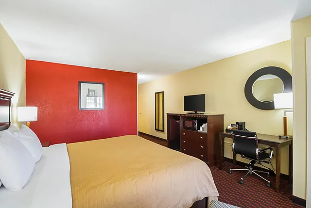 غرفة قياسية بسرير كينج، Quality Inn & Suites Hagerstown 1/4