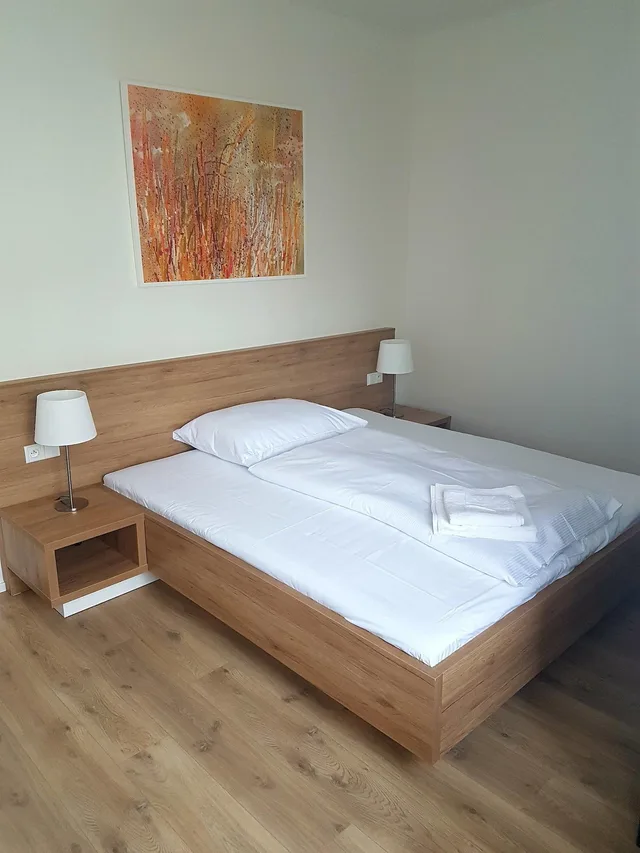 غرفة مفردة بسرير كوين بحمام خاص، Downtown Suites Belohorska 2/5