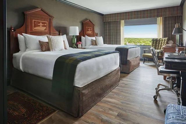 غرفة بسريرين كوين في طابق مرتفع، Graduate by Hilton Ann Arbor 2/3