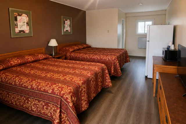 غرفة بسريرين كوين لغير المدخنين، Skyways Motel Muskoka Gravenhurst ON 11 2/6