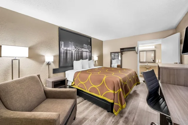 غرفة بسرير كينج للمدخنين لذوي الإعاقة، Super 8 By Wyndham Metairie 2/4