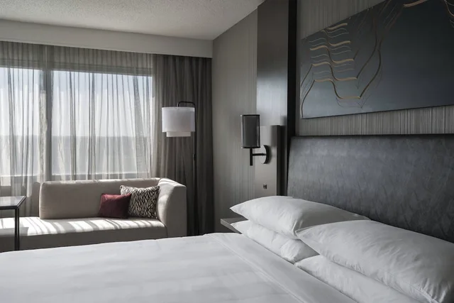Concierge, Club, King Bed، Chicago Marriott Schaumburg 1/5