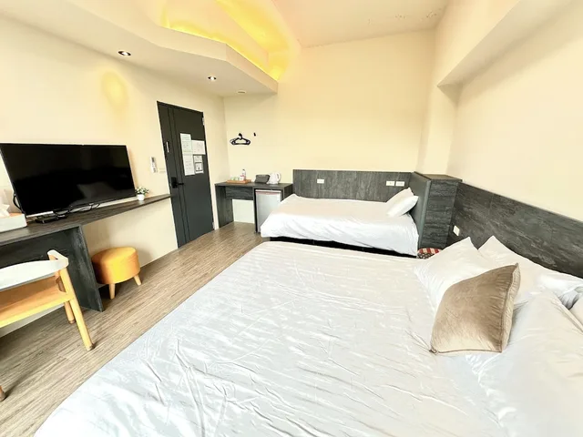 غرفة إليت ثلاثية بسرير مزدوج وسرير فردي بإطلالة على الجبل بشرفة بغرفة نوم واحدة، Mo Bnb 10/10