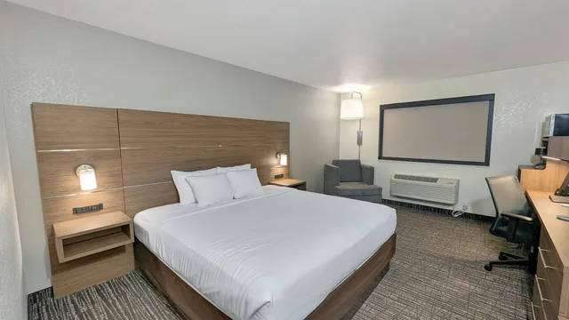 غرفة بسرير كينج، Estherville Hotel Amp Suites 7/10