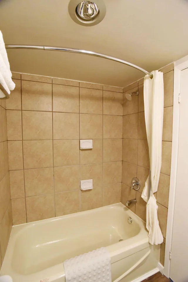 غرفة قياسية بسرير كوين مع أريكة، Econo Lodge Inn & Suites Drumheller 8/8