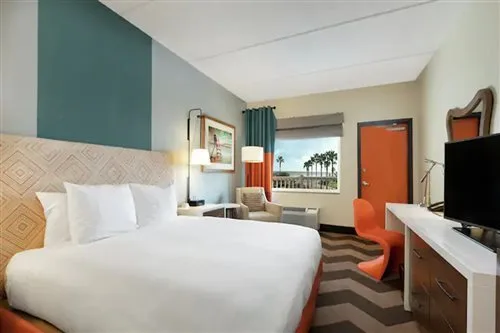 غرفة بسرير كينج بإطلالة على البحر، Doubletree By Hilton Hotel Galveston Beach 1/1