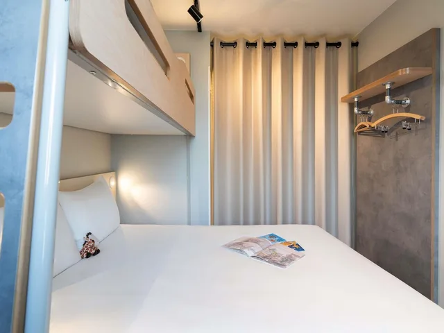 غرفة بسرير مزدوج وسرير بطابقين، Ibis Budget Issy Les Moulineaux 6/10
