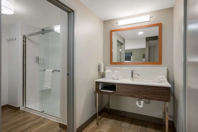 جناح بسرير كينج، Hampton Inn Linden 4/5