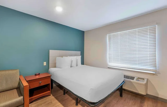 غرفة بسرير كوين لغير المدخنين بمطبخ، Studio 6 Extended Stay Little Rock Southwest AR 3/10