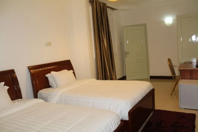 غرفة ديلوكس بسريرين منفصلين بغرفتي نوم، Kingsbridge Royale Hotel 1/8