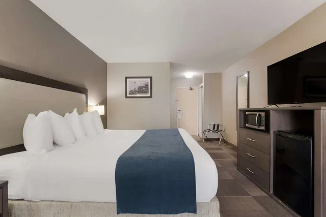 غرفة بسرير كينج، Best Western St Catharines Hotel Conference Centre 3/4