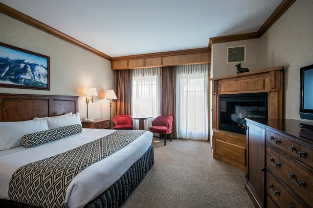 Premium, King Bed, Jetted Tub, Crowne Plaza Lake Placid 2/2