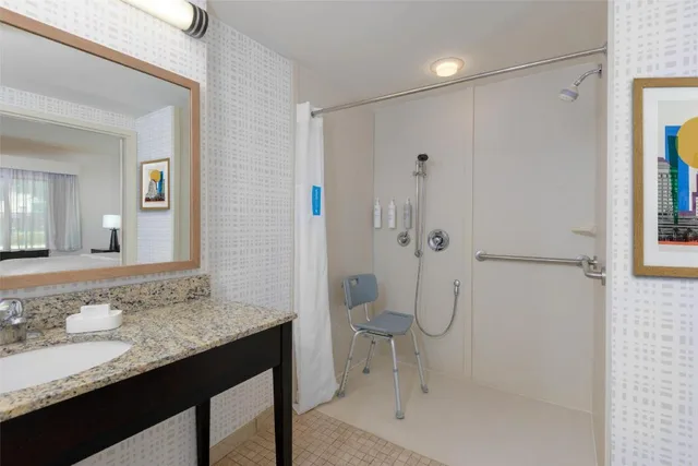 استوديو بسرير كينج مع أريكة لذوي الإعاقة، Hampton Inn Suites Pensacola Gulf Breeze 2/2