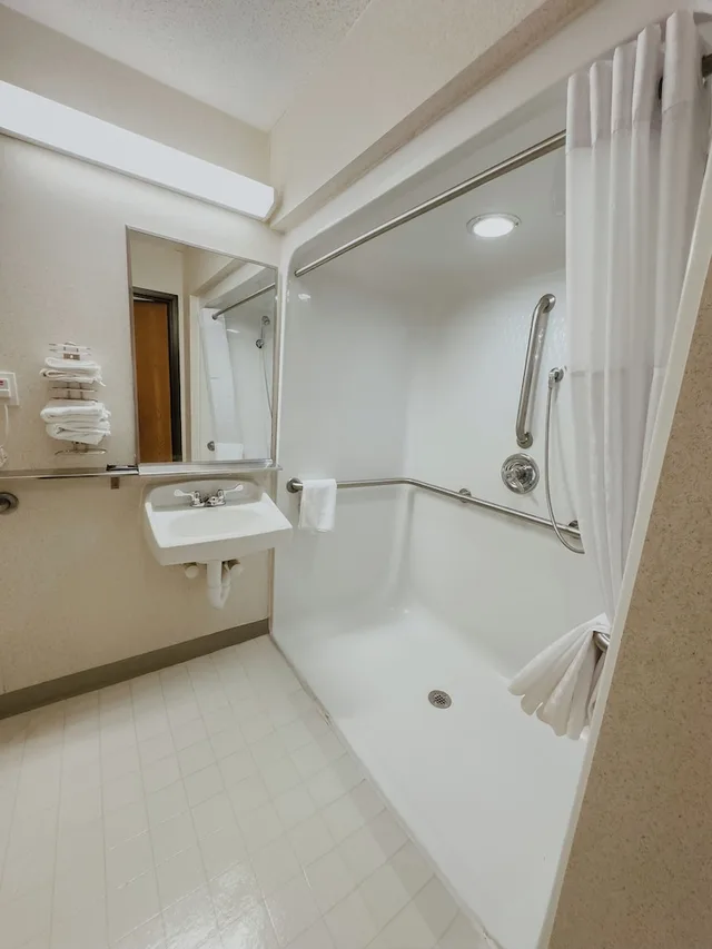 غرفة بسرير مزدوج لذوي الإعاقة، Baymont By Wyndham Howell Brighton 10/10