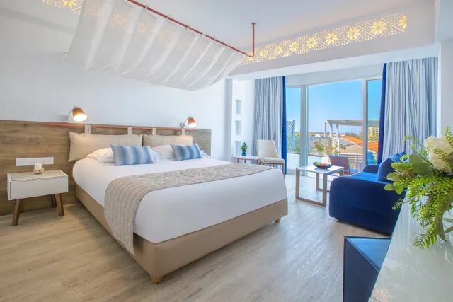 Family Suite, Junior Suite, Side Sea View، Lordos Beach Hotel and Spa 2/3