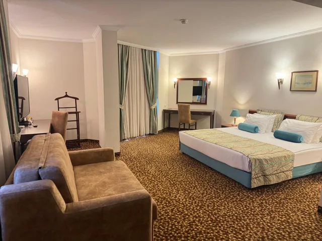 جناح جونيور بسرير كينج وسرير فردي بشرفة مع أريكة، Best Western Plus Khan Hotel 6/10