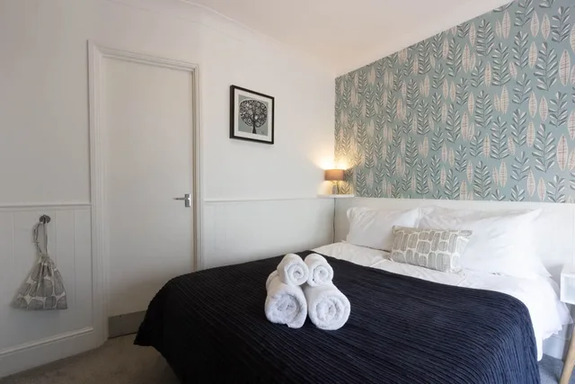 Room, Double Bed, The White House 2/10