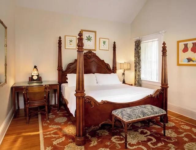 كوخ بسرير كينج، The Gardens Hotel 1/4
